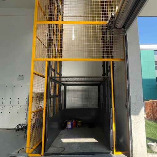 顺昌导轨式升降机助力物流园破解运输难题